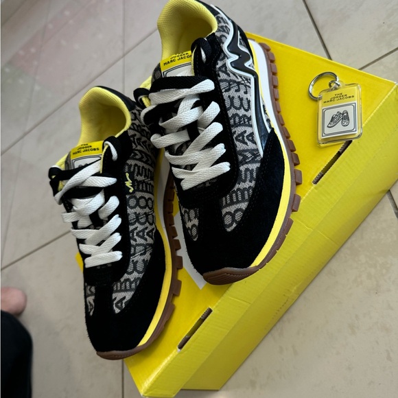 MARC JACOBS Black and Yellow Sneakers with White Laces 💛 - Picture 16 of 16